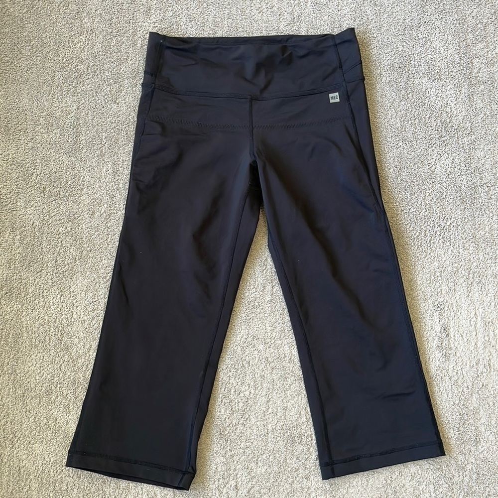 EC MEC Black Slim Fit Straight Leg 7/8 Leggings - Size Medium